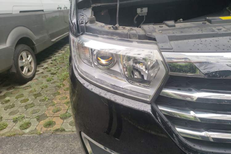 Used JAC Refine M3 2019 IKEA Edition 1.8L Luxury Smart Model Right Front Headlight
