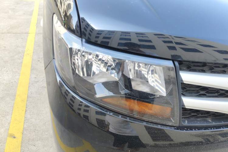 Used JAC Refine M3 2019 Creator Edition 1.8L Luxury Model Right Front Headlight