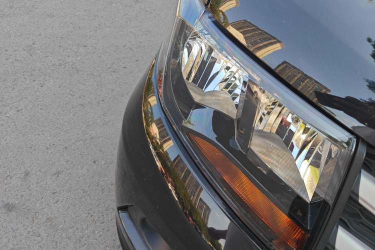Used JAC Refine M3 2019 1.8L 5-Seater Express Edition Right Front Headlight