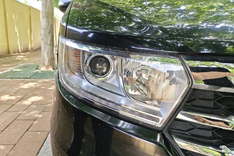 Used JAC Refine M3 2019 IKEA Edition 1.8L Luxury Smart Model Right Front Headlight