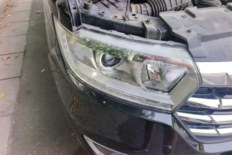 Used JAC Refine M3 2019 IKEA Edition 1.6L Luxury Smart Model Right Front Headlight