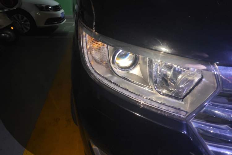 Used JAC Refine M3 2019 IKEA Edition 1.8L Luxury Smart Model Right Front Headlight