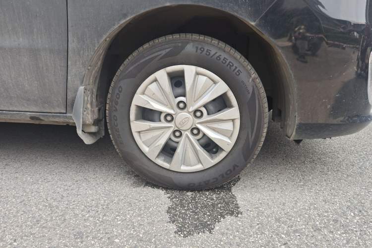 Used JAC Refine M3 2019 IKEA Edition 1.8L Luxury Model Right Front Wheel Hub