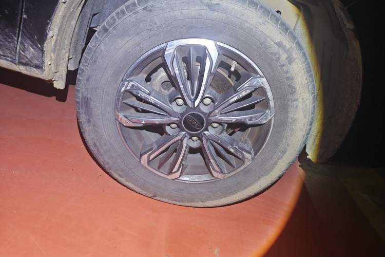 Used JAC Refine M3 2019 PLUS IKEA Edition 1.8L Luxury Model Right Front Wheel Hub