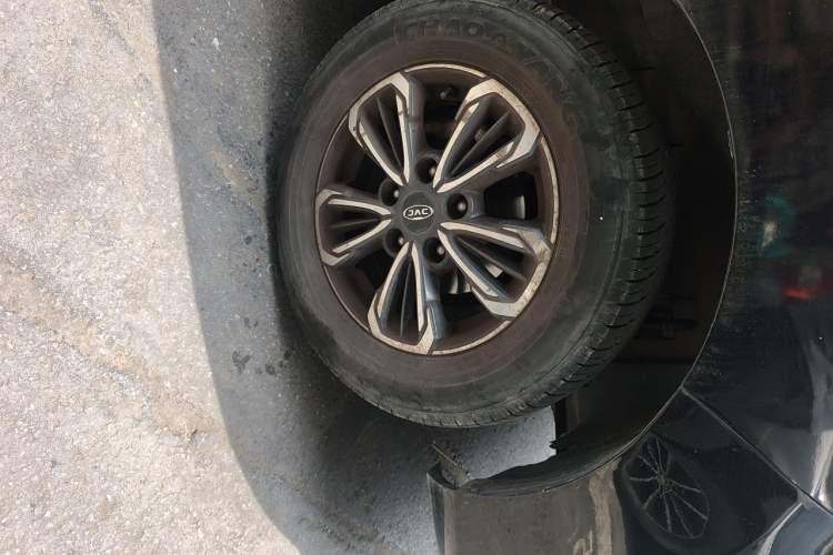 Used JAC Refine M3 2019 PLUS IKEA Edition 1.8L Luxury Model Right Front Wheel Hub