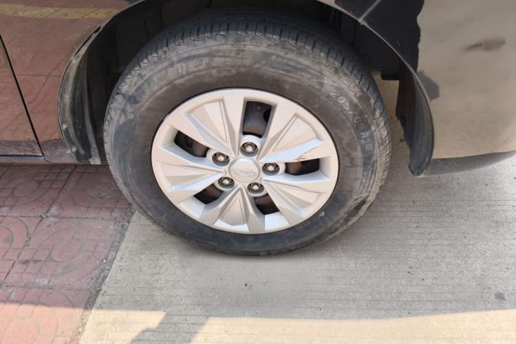 Used JAC Refine M3 2019 PLUS Maker Edition 1.8L Luxury Model Right Front Wheel Hub