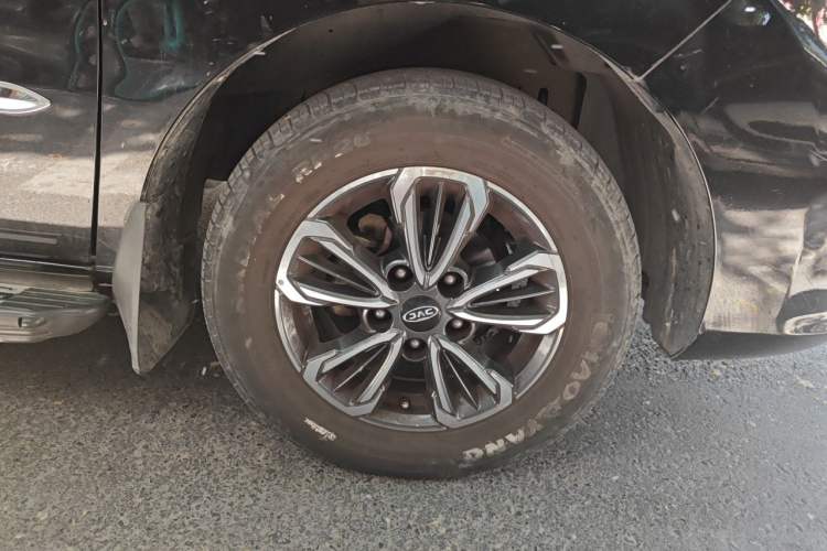 Used JAC Refine M3 2019 PLUS IKEA Edition 1.8L Luxury Model Right Front Wheel Hub