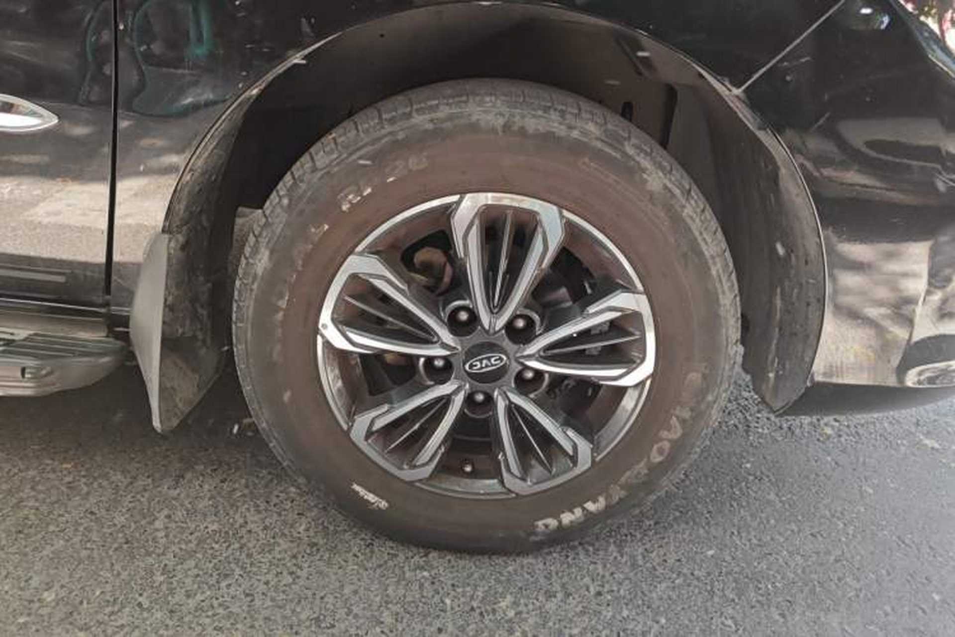 Used JAC Refine M3 2019 PLUS IKEA Edition 1.8L Luxury Model Right Front Wheel Hub