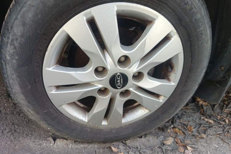 Used JAC Refine M3 2019 IKEA Edition 1.6L Luxury Smart Model Right Front Wheel Hub