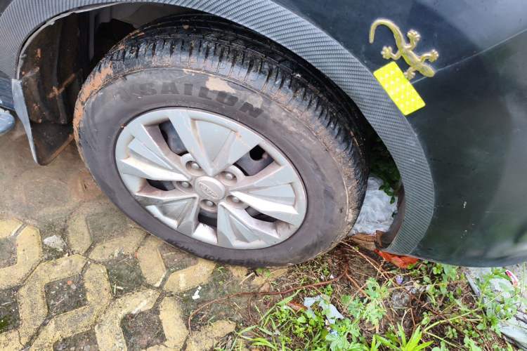 Used JAC Refine M3 2019 IKEA Edition 1.6L Luxury Model Right Front Wheel Hub