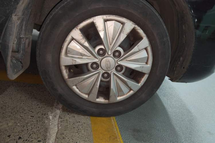 Used JAC Refine M3 2019 Creator Edition 1.8L Luxury Model Right Front Wheel Hub