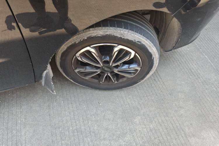 Used JAC Refine M3 2019 IKEA Edition 1.8L Luxury Smart Model Right Front Wheel Hub