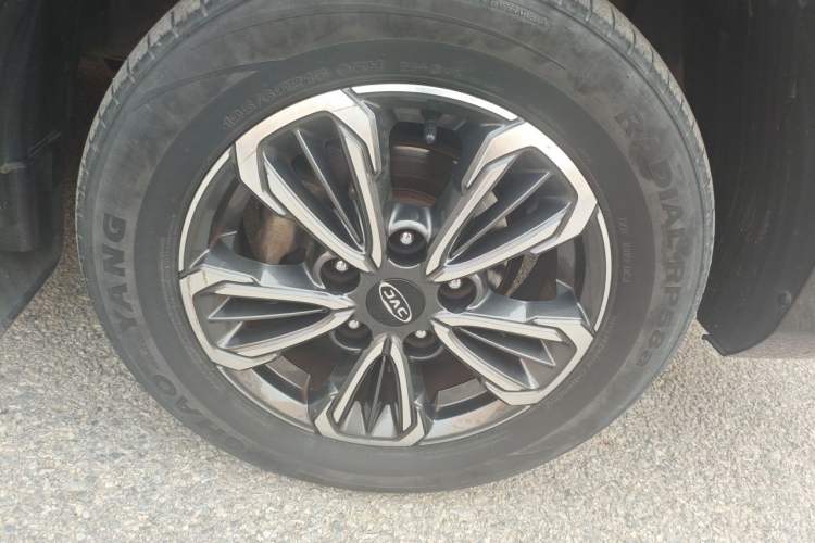Used JAC Refine M3 2019 IKEA Edition 1.8L Luxury Smart Model Right Front Wheel Hub
