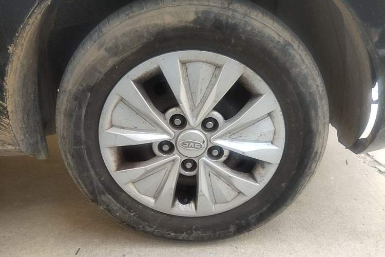 Used JAC Refine M3 2019 Creator Edition 1.8L Luxury Model Right Front Wheel Hub