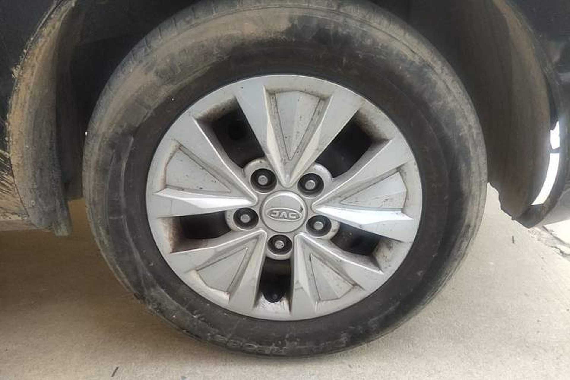 Used JAC Refine M3 2019 Creator Edition 1.8L Luxury Model Right Front Wheel Hub