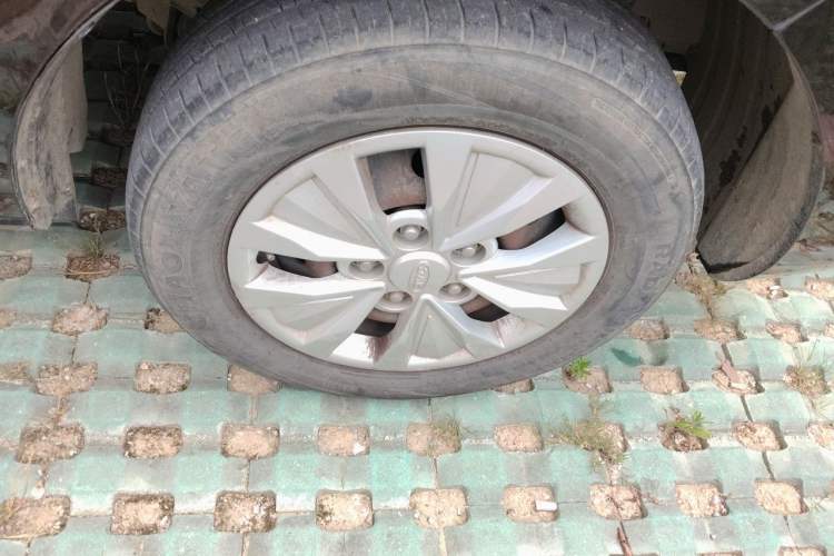 Used JAC Refine M3 2019 Creator Edition 1.8L Luxury Model Right Front Wheel Hub