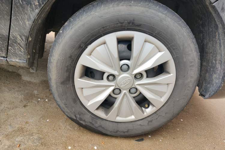 Used JAC Refine M3 2019 PLUS Maker Edition 1.8L Luxury Smart Model with 9 Seats Right Front Wheel Hub
