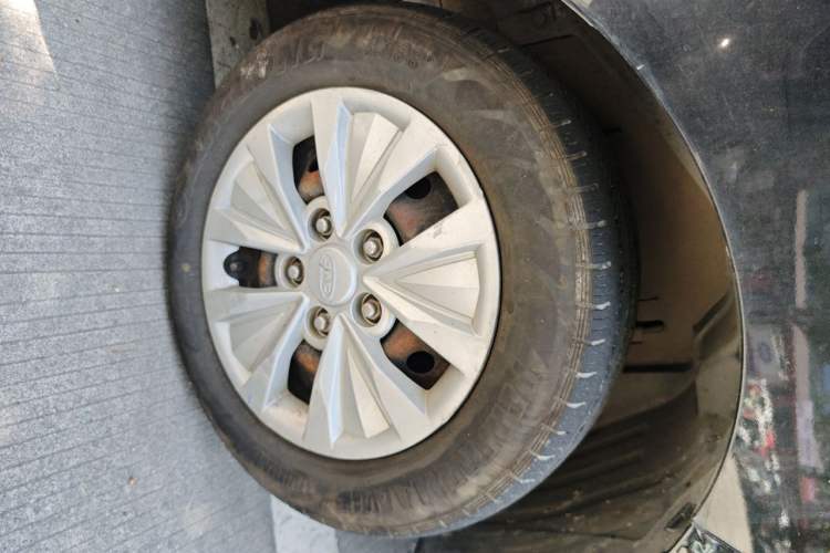 Used JAC Refine M3 2019 IKEA Edition 1.6L Luxury Model Right Front Wheel Hub