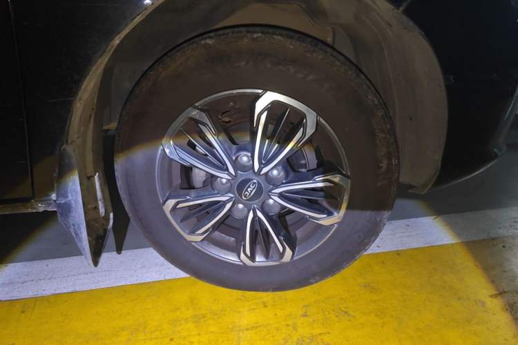 Used JAC Refine M3 2019 IKEA Edition 1.8L Luxury Smart Model Right Front Wheel Hub