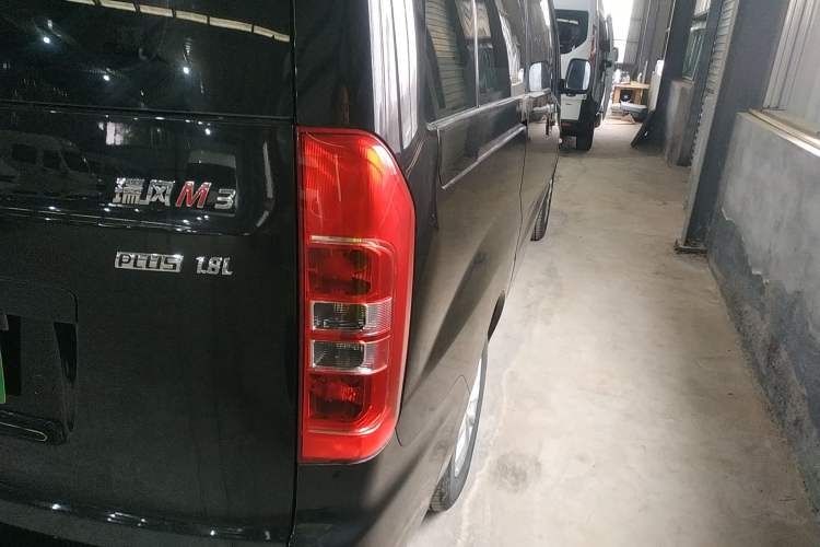 Used JAC Refine M3 2019 PLUS Maker Edition 1.8L Luxury Smart Model with 9 Seats Right Rear Taillight