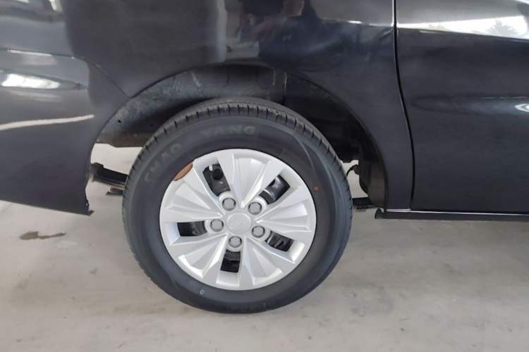 Used JAC Refine M3 2019 Creator Edition 1.8L Luxury Model Right Rear Wheel Hub