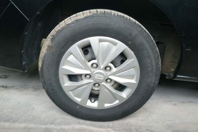 Used JAC Refine M3 2019 PLUS Maker Edition 1.8L Luxury Smart Model with 9 Seats Right Rear Wheel Hub
