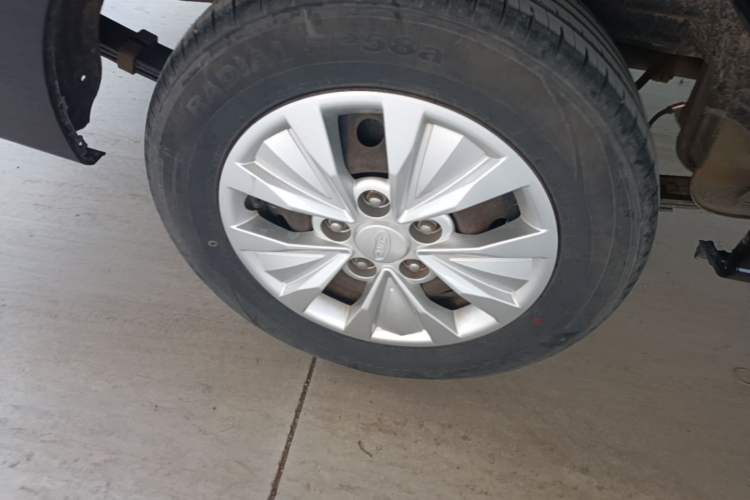 Used JAC Refine M3 2019 Creator Edition 1.8L Luxury Model Right Rear Wheel Hub