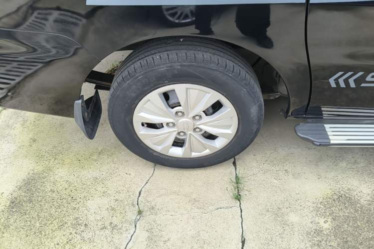 Used JAC Refine M3 2019 Creator Edition 1.8L Luxury Model Right Rear Wheel Hub