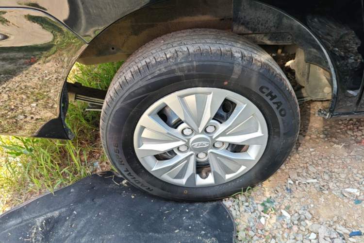 Used JAC Refine M3 2019 Creator Edition 1.8L Luxury Model Right Rear Wheel Hub