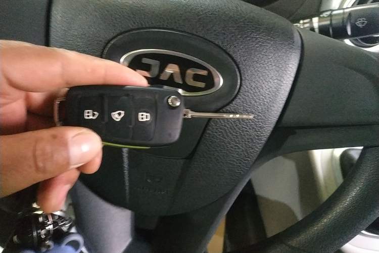 Used JAC Refine M3 2019 PLUS Maker Edition 1.8L Luxury Smart Model with 9 Seats Vehicle Key