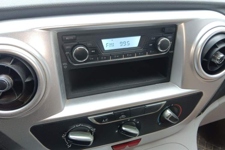 Used JAC Refine M3 2019 1.8L 5-Seater Express Edition Audio And AC Panel