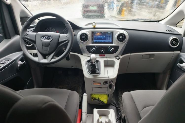 Used JAC Refine M3 2019 1.8L 5-Seater Express Edition Center Console
