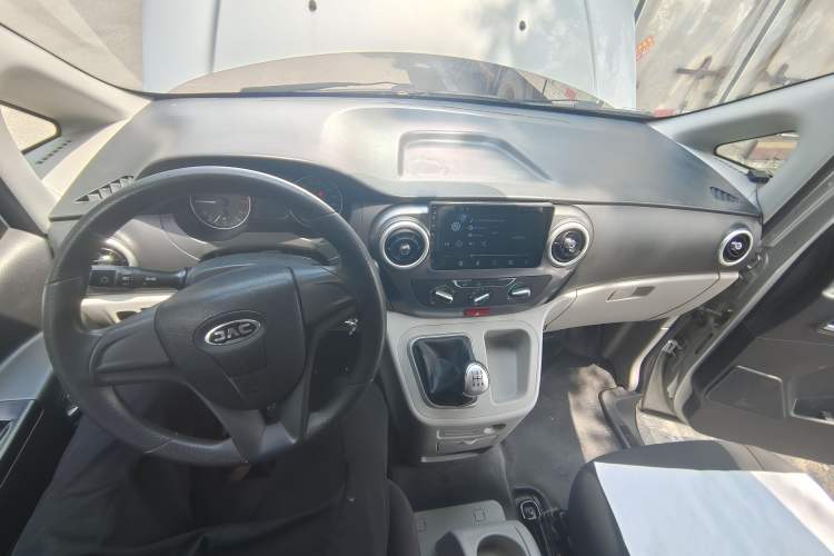 Used JAC Refine M3 2019 1.8L 2-Seat Shuttle Version Center Console