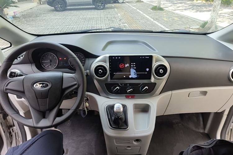 Used JAC Refine M3 2019 PLUS Maker Edition 1.8L Luxury Model Center Console