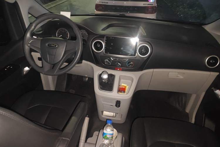 Used JAC Refine M3 2019 Creator Edition 1.8L Luxury Model Center Console