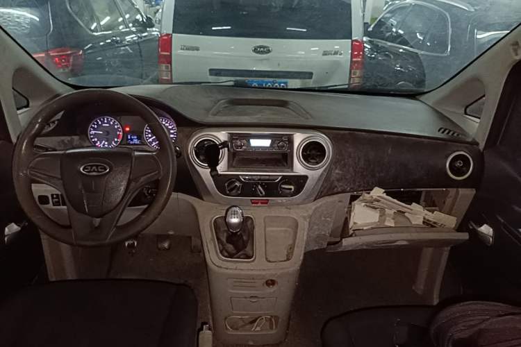 Used JAC Refine M3 2019 1.8L 5-Seater Express Edition Center Console