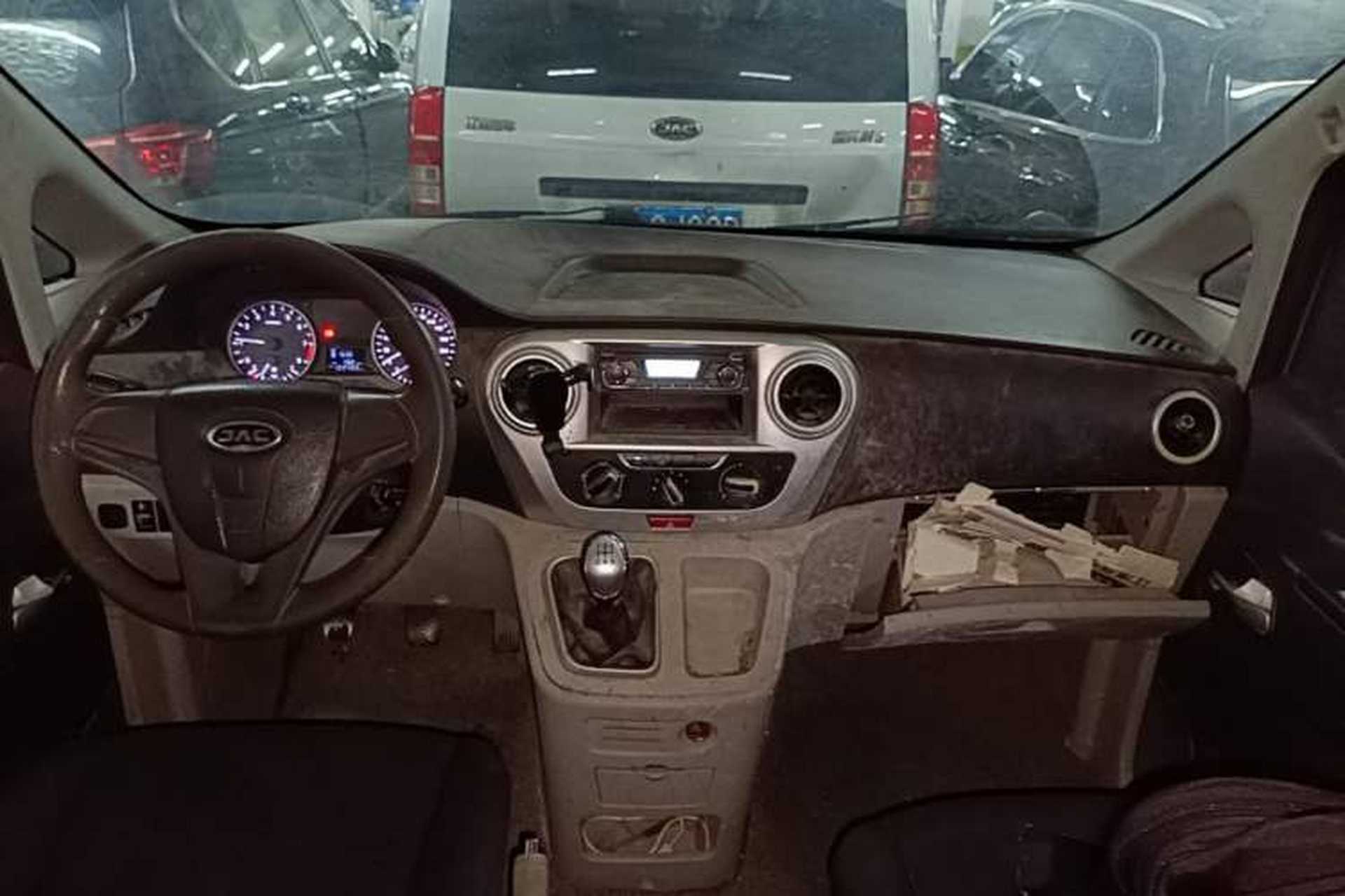 Used JAC Refine M3 2019 1.8L 5-Seater Express Edition Center Console