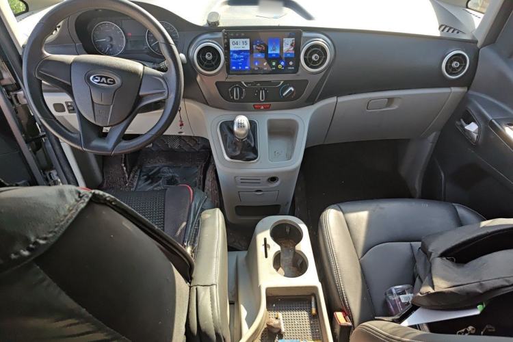 Used JAC Refine M3 2019 PLUS Maker Edition 1.8L Luxury Model Center Console