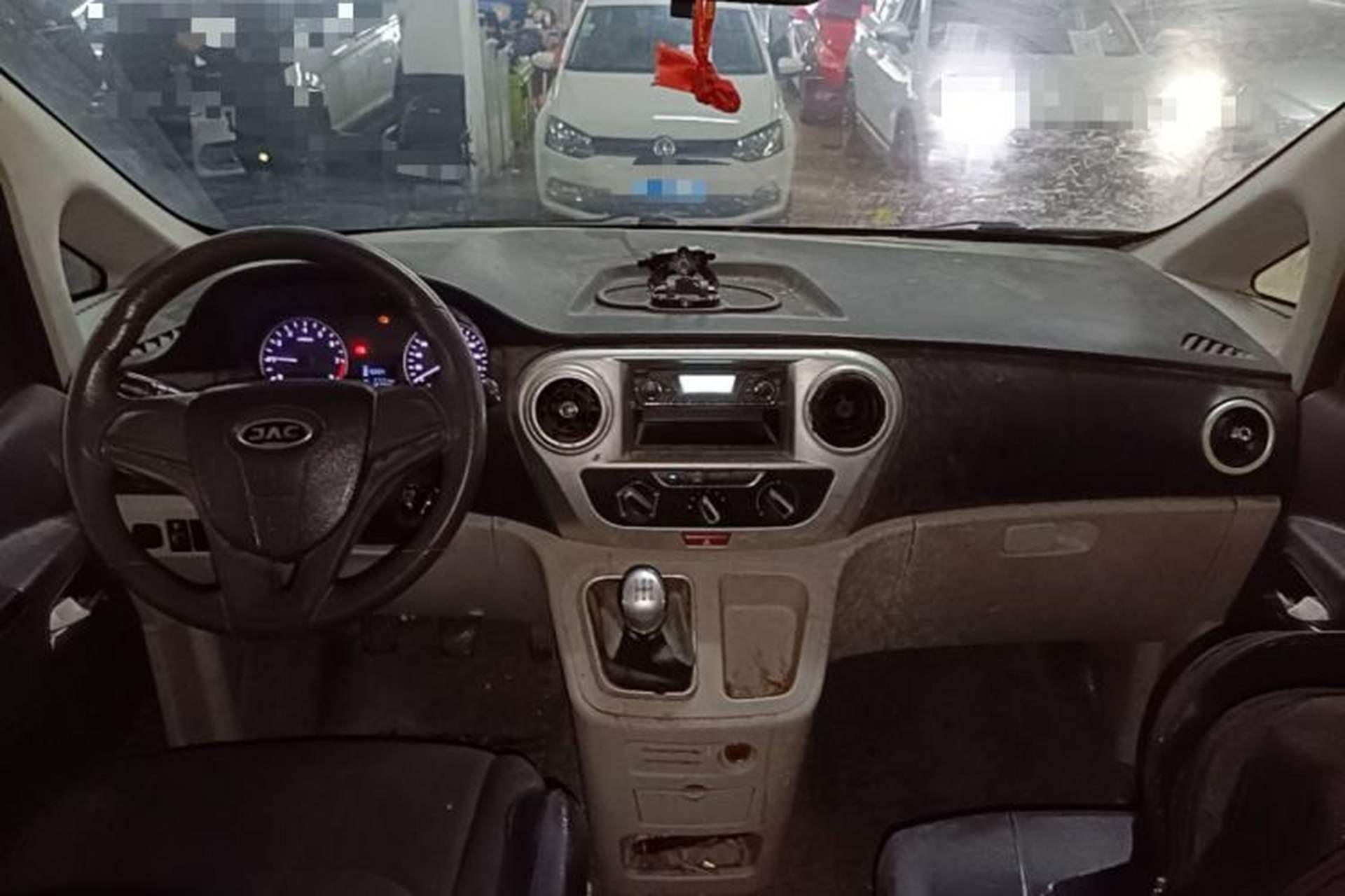 Used JAC Refine M3 2019 1.8L 5-Seater Express Edition Center Console
