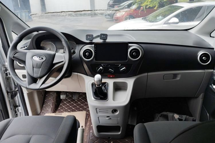 Used JAC Refine M3 2019 PLUS Maker Edition 1.8L Luxury Model Center Console