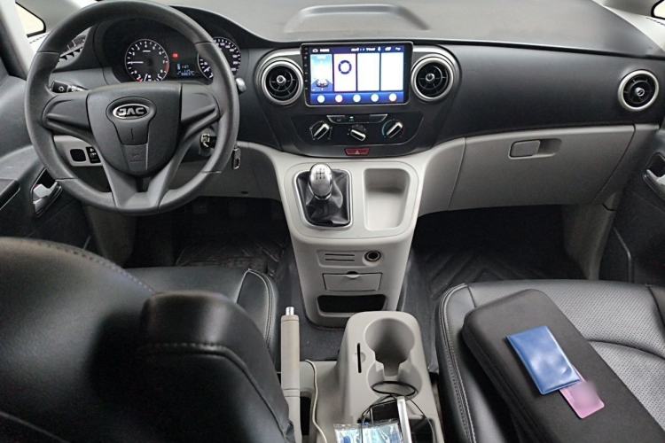 Used JAC Refine M3 2019 PLUS Maker Edition 1.8L Luxury Model Center Console