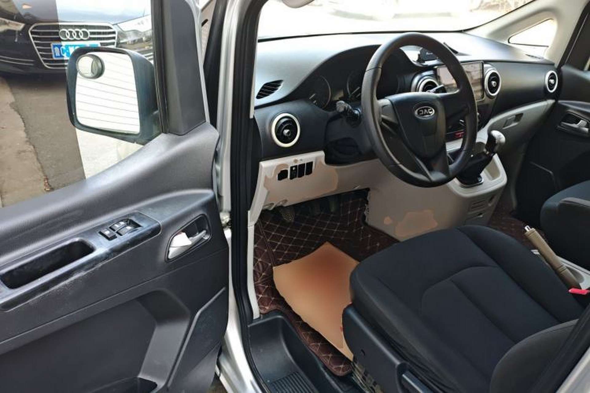 Used JAC Refine M3 2019 PLUS Maker Edition 1.8L Luxury Model Driver Seat