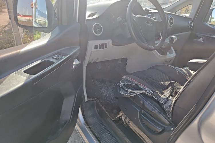 Used JAC Refine M3 2019 PLUS Maker Edition 1.8L Luxury Model Driver Seat