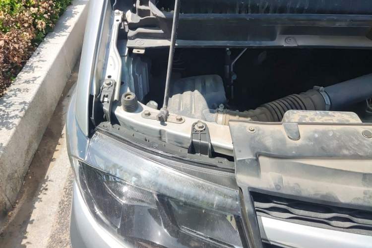 Used JAC Refine M3 2019 Creator Edition 1.8L Luxury Model Engine Bay Right