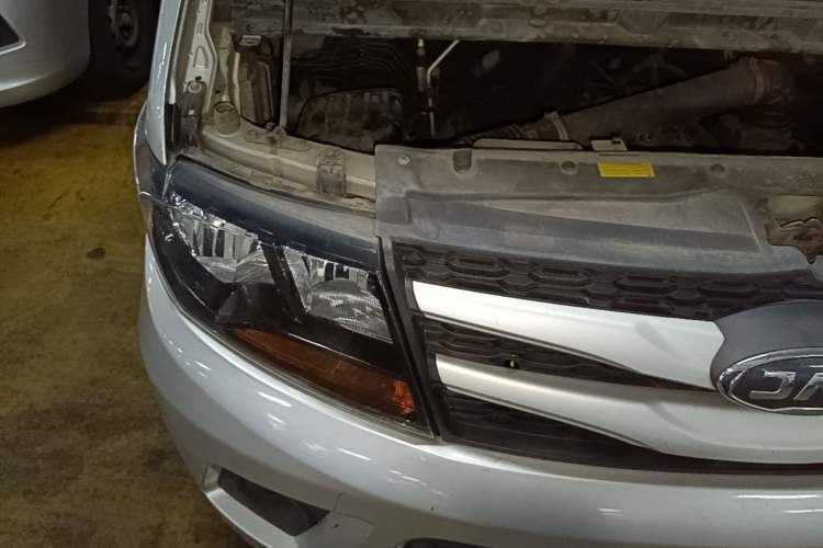 Used JAC Refine M3 2019 1.8L 5-Seater Express Edition Engine Bay Right