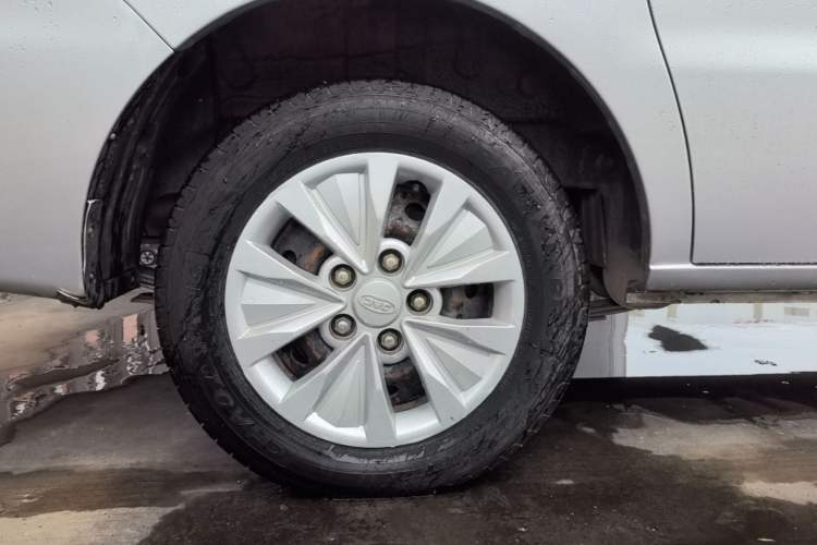 Used JAC Refine M3 2019 IKEA Edition 1.6L Luxury Model Exterior 5