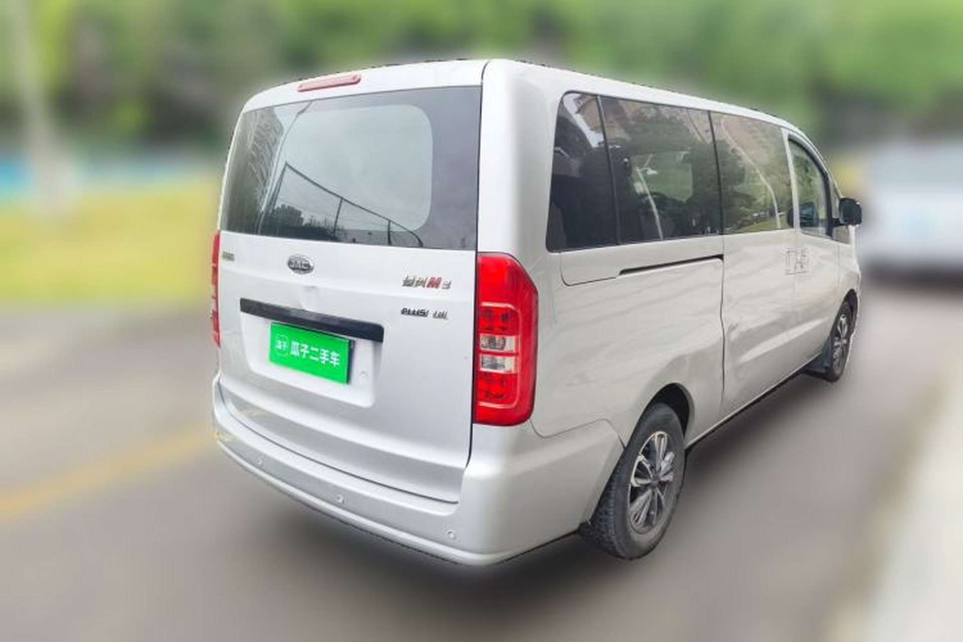 Used JAC Refine M3 2019 PLUS IKEA Edition 1.8L Luxury 9-Seater Exterior 5
