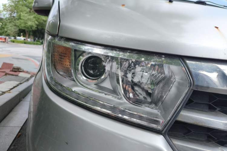 Used JAC Refine M3 2019 IKEA Edition 1.6L Luxury Model Exterior 6