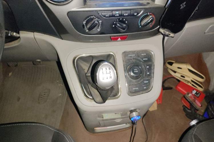 Used JAC Refine M3 2019 IKEA Edition 1.8L Luxury Smart Model Gear Lever