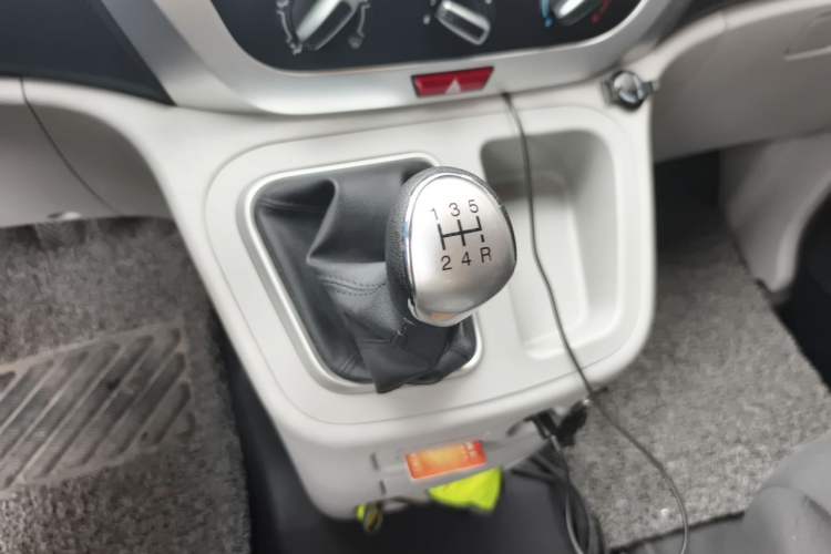 Used JAC Refine M3 2019 1.8L 5-Seater Express Edition Gear Lever